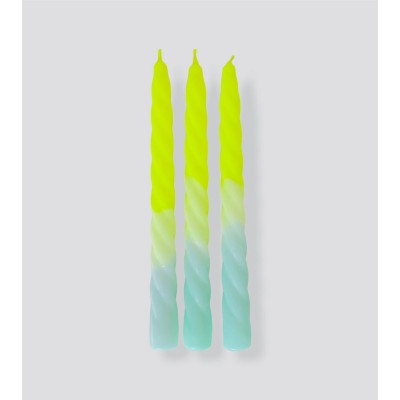 Bougies Dip Dye Twisted Shades of Banana – Un trio torsadé lumineux aux teintes de jaune fluo et bleu menthe.