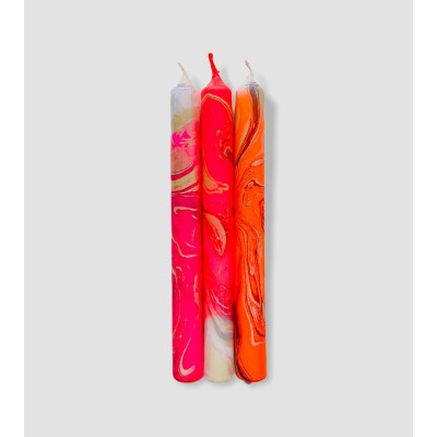 Bougies Dip Dye Marble Venus – Un trio marbré aux nuances de rose, rouge et orange avec des motifs uniques.
