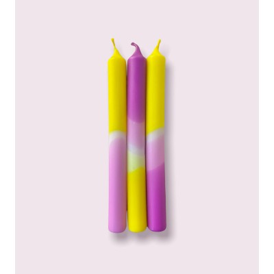 Bougies Dip Dye Neon Shocking Pineapple – Un trio éclatant aux nuances de jaune et violet pour une décoration audacieuse.