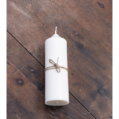 Bougie artisanale en cire de colza Ø 5 cm H 14 cm, couchée avec fil autour et vue de dessus