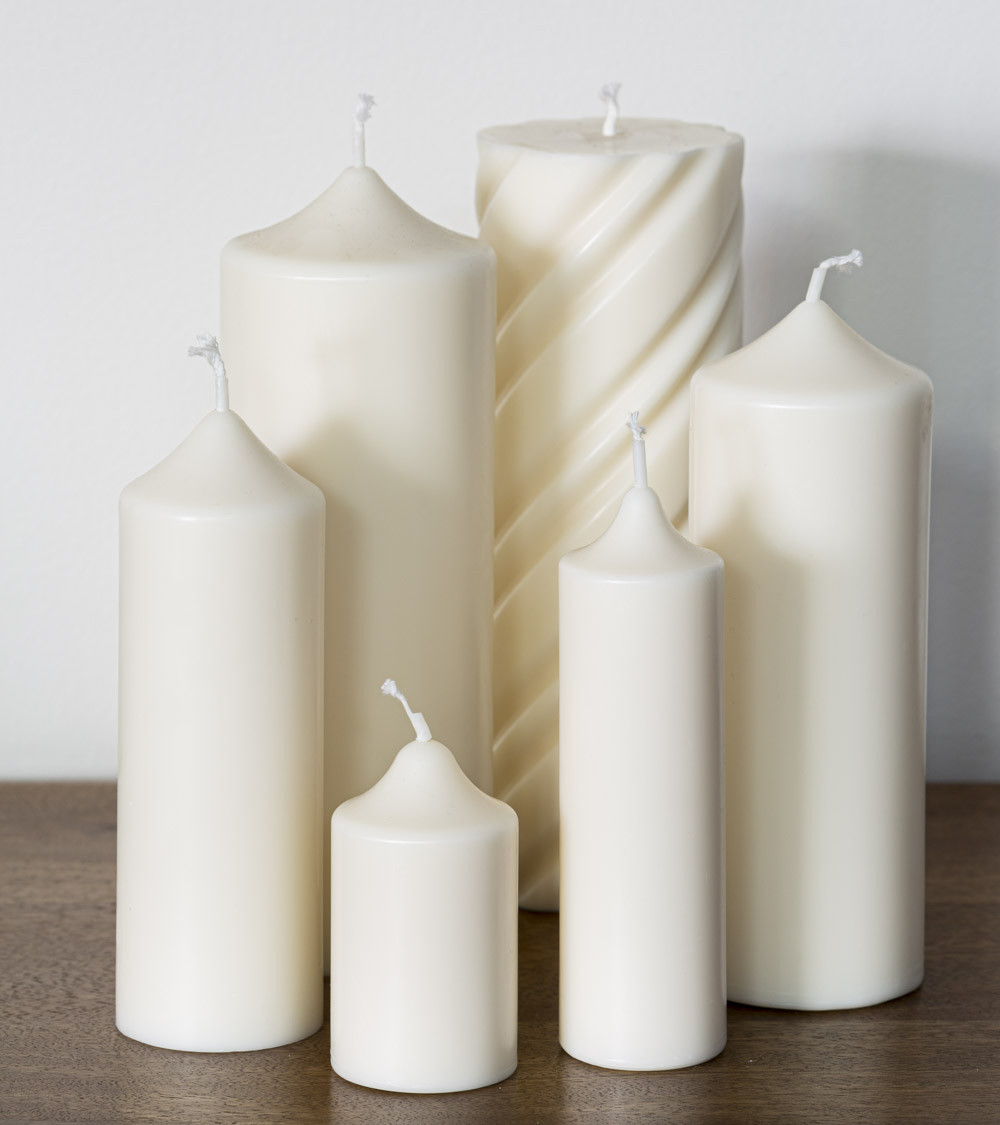 Vue de la gamme de bougies naturelles et artisanales en cire de colza avec la bougie Ø 4 cm H 12,3 cm
