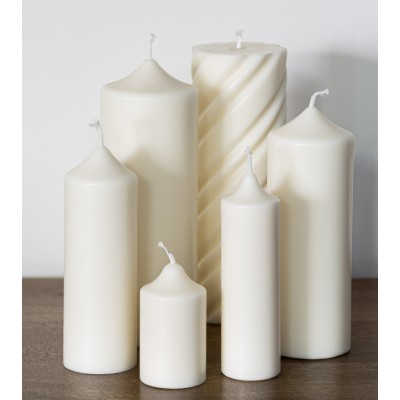 Bougie artisanale en cire de colza Ø 7 cm H 18,5 cm couchée avec fil et étiquette