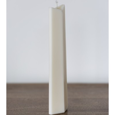 Bougie en cire de colza L 3,1 cm H 22,7 cm sur table en bois, décoration naturelle