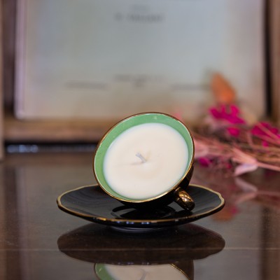 Bougie parfumée Yvaine – Bois d’Olivier, tasse à café