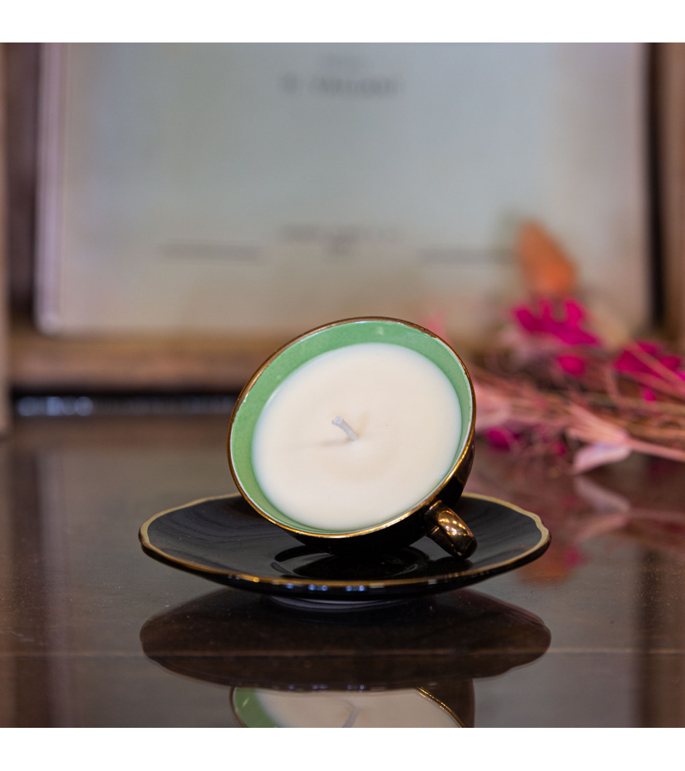 Bougie parfumée Yvaine – Bois d’Olivier, tasse à café