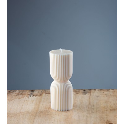 Bougie artisanale Marjolie, bougie naturelle en cire végétale de colza, taille 15 cm de hauteur, vue de face