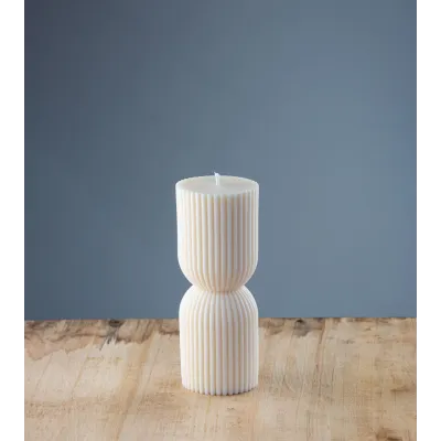Bougie artisanale Marjolie, bougie naturelle en cire végétale de colza, taille 15 cm de hauteur, vue de face