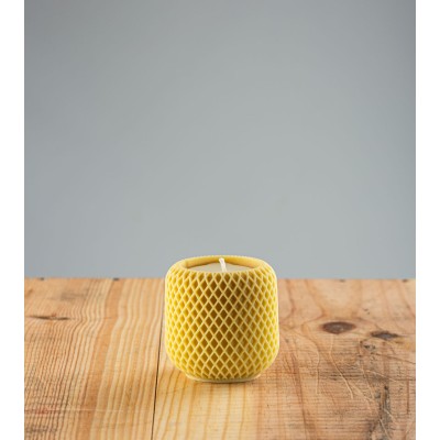 Bougie artisanale Rénice, bougie naturelle en cire végétale de colza, couleur jaune réséda, vue de face