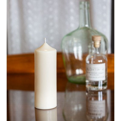 Bougie naturelle artisanale en cire de colza Ø 6 cm H 15,5 cm sur table en verre