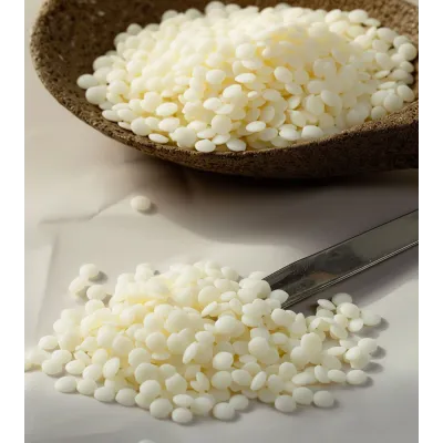 Cire de colza en microbilles – Parfaite pour la fabrication de bougies naturelles, avec une qualité végétale et écoresponsable.