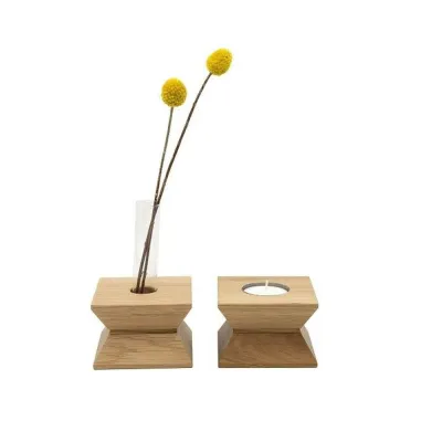 Vue du vase et bougeoir côte à côte montrant sa polyvalence.