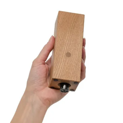 Vue du bougeoir avec le briquet caché intégré.