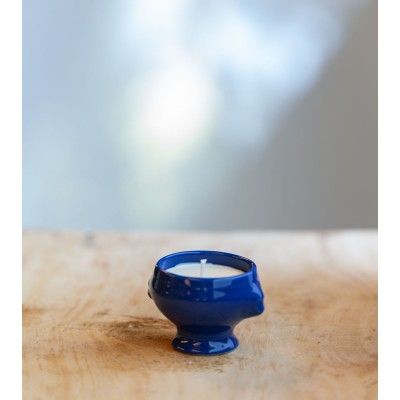 Mini-cocotte en céramique bleue avec bougie parfumée à la rose pays.
