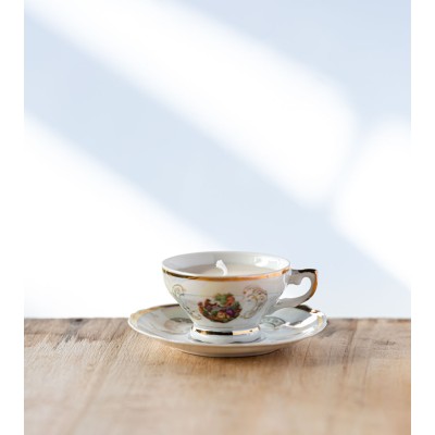 Tasse à café en porcelaine avec bougie en cire de colza.