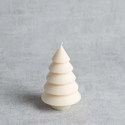 Bougie sapin de Noël à étages, naturelle et artisanale, en cire de colza écologique.