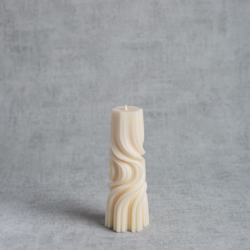 Bougie naturelle décorative Nandette – design torsadé en cire de colza – modèle Ø5xH14