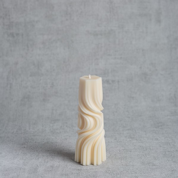 Bougie naturelle décorative Nandette – design torsadé en cire de colza – modèle Ø5xH14