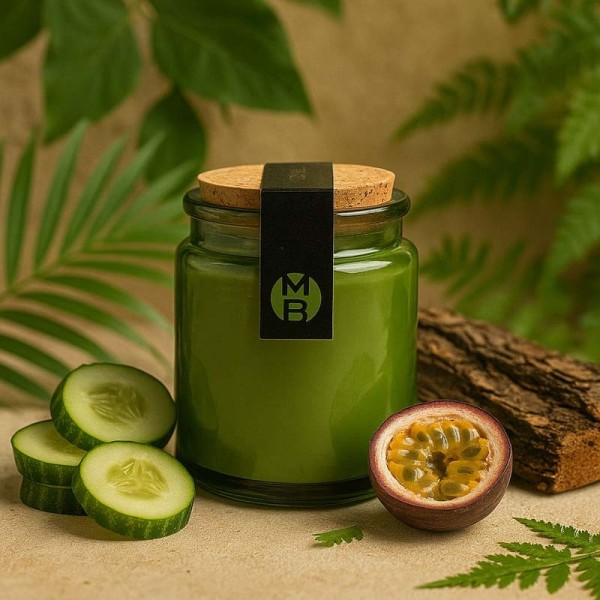 bougie parfumée forêt du Pérou avec les éléments de la pyramide olfactive