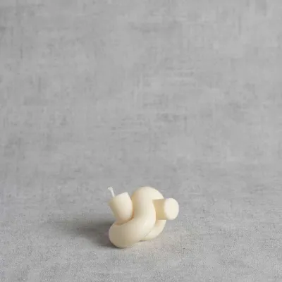 Bougie nœud "III" en cire végétale – H 4,9 cm – vue de face
