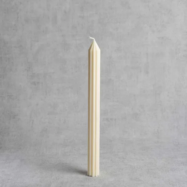 Chandelle cannelée "Opale" en cire végétale – H 24,5 cm – vue de face