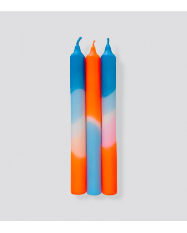 Bougies Dip Dye Coral Playa – Un trio de bougies colorées aux teintes de corail et bleu océan pour illuminer vos espaces.